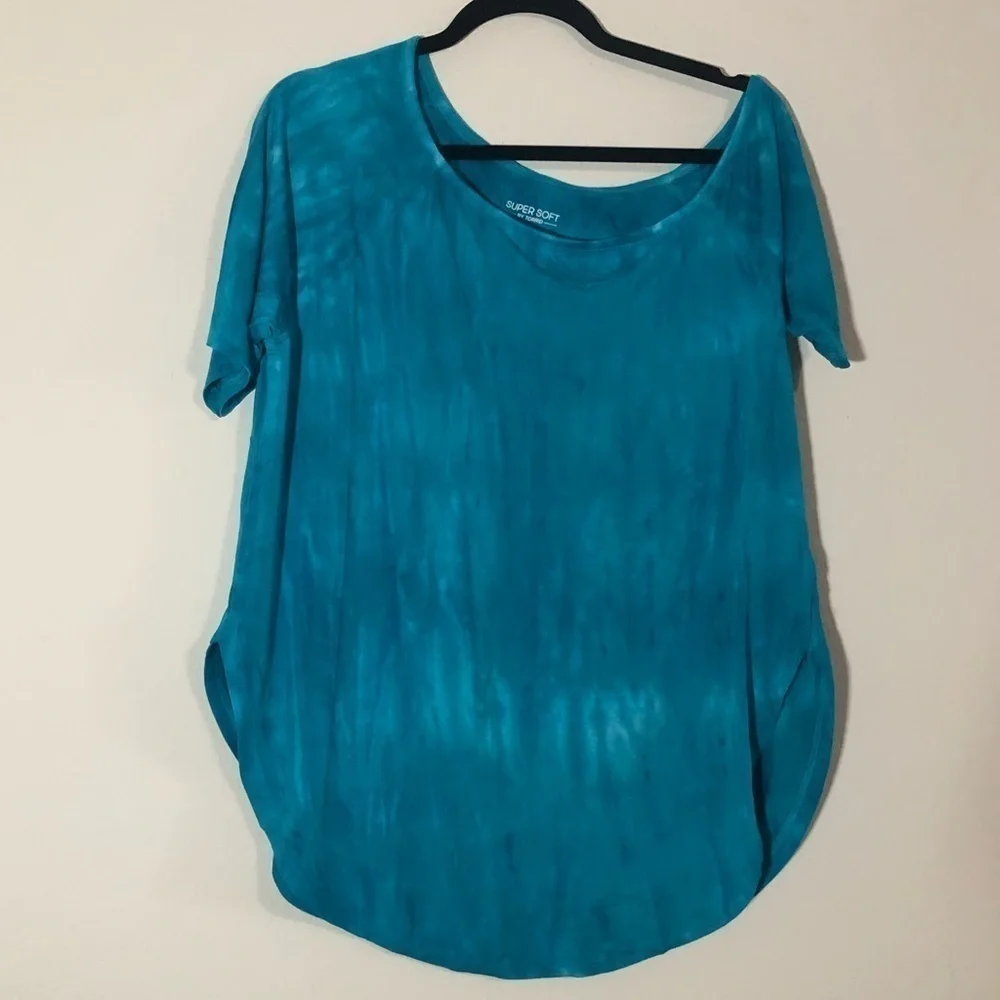 Torrid FAVORITE TUNIC OFF-SHOULDER SUPER SOFT SHORT SLEEVE TEE Blue Tie Dye - Picture 14 of 15